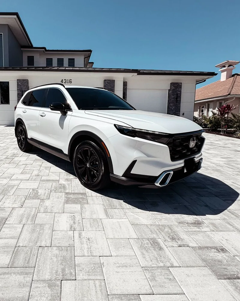White Honda CR-V SUV